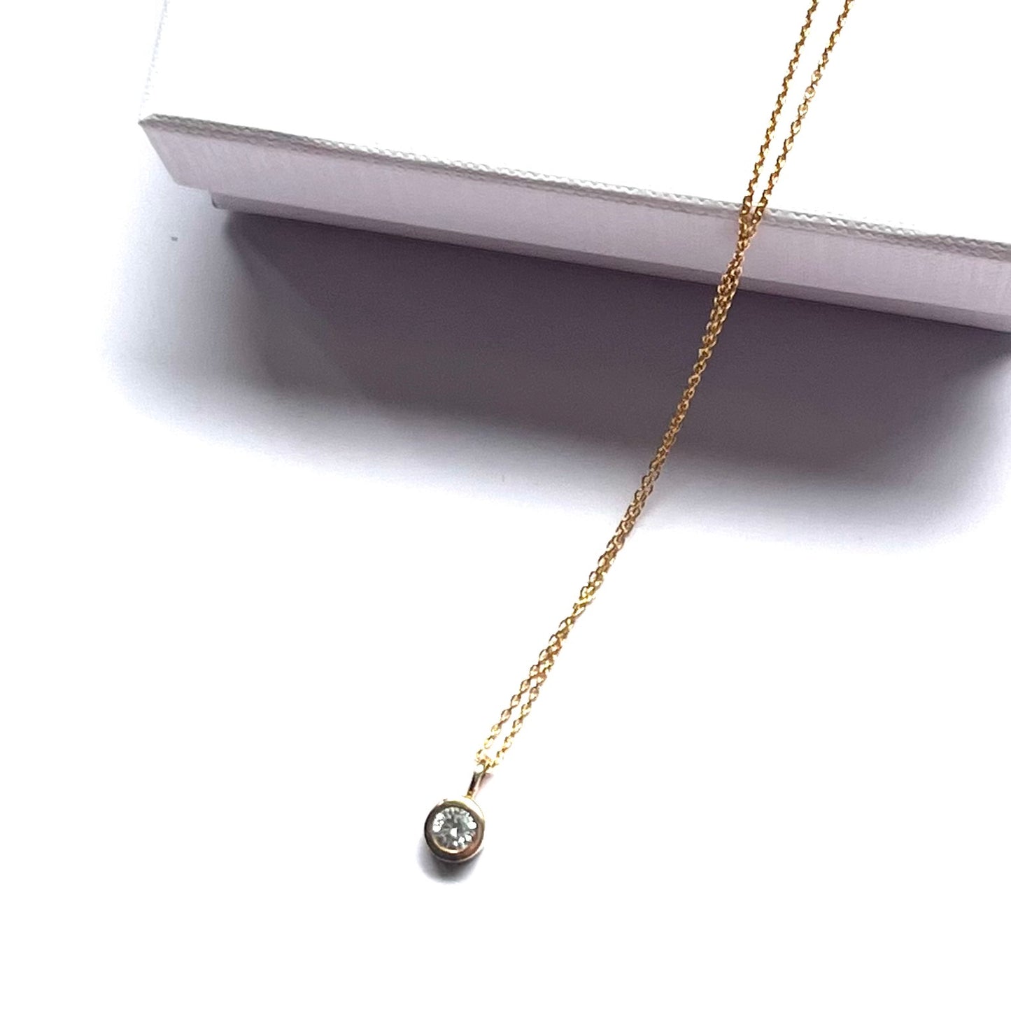 Collar chatón con circonita