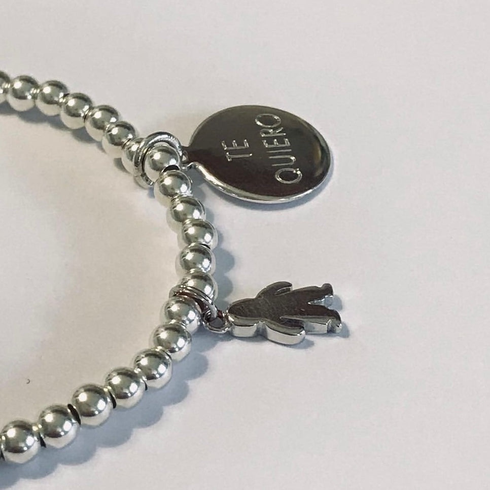 Pulsera elástica personalizada con bolitas de plata + niño/a+medalla.