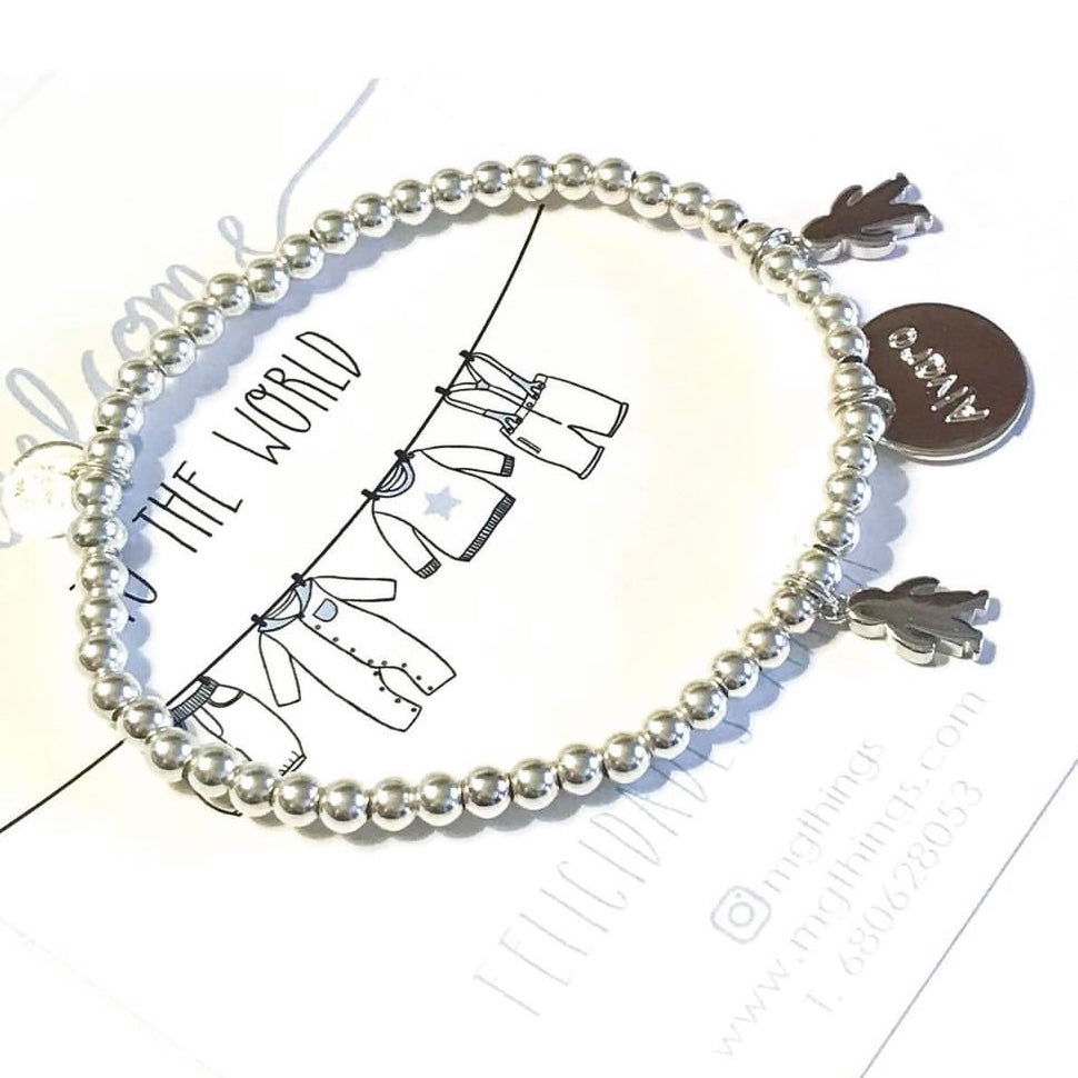 Pulsera elástica personalizada con bolitas de plata + niño/a+medalla.