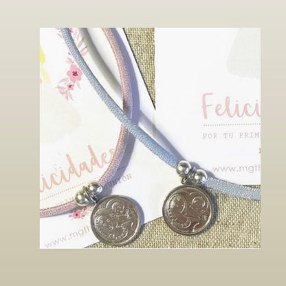 Collar personalizado con medalla de la Virgen del Carmen tallada.