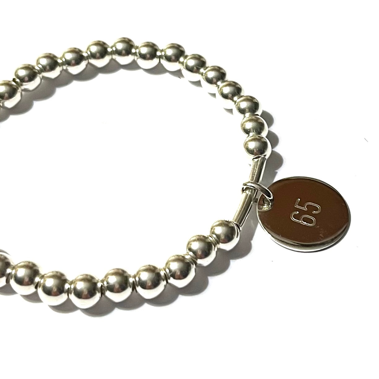 Pulsera de bolitas grandes de plata personalizada.