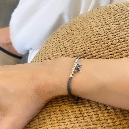 Pulsera elástica de plata con huesito.