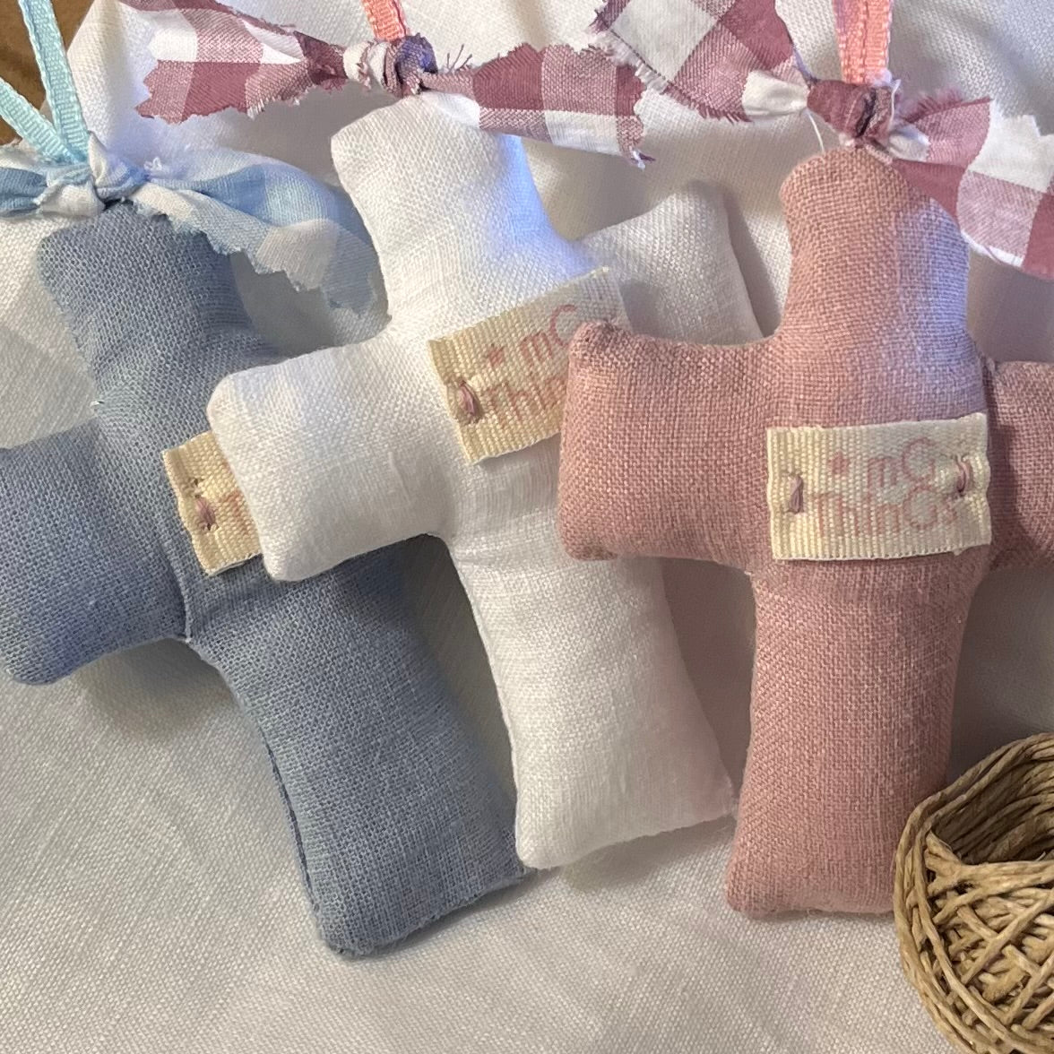 Detalle Bautizo: Cruces de lino. Packs de 8 unidades.