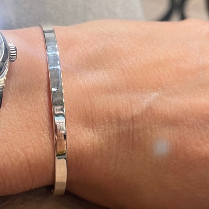 Pulsera rígida de plata de ley