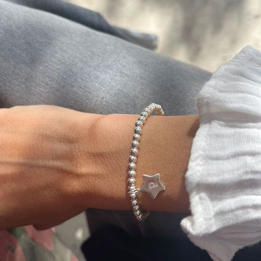 Pulsera personalizada de bolitas de plata con estrella.